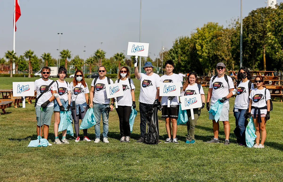 Ak Gıda collected garbage in six cities on World Cleanliness Day